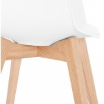 Silla de diseño escandinavo con pies KALLY de madera de color natural (blanco)